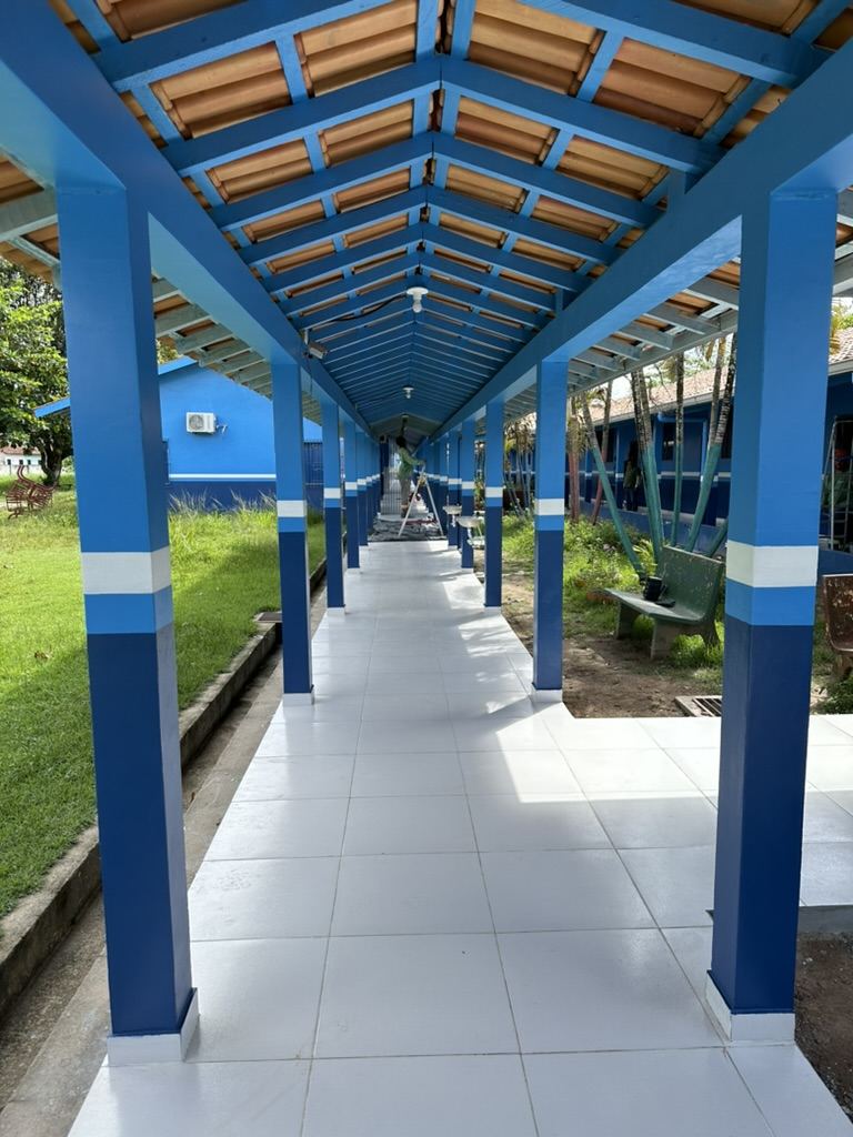 Circulação coberta de escola em Castanhal