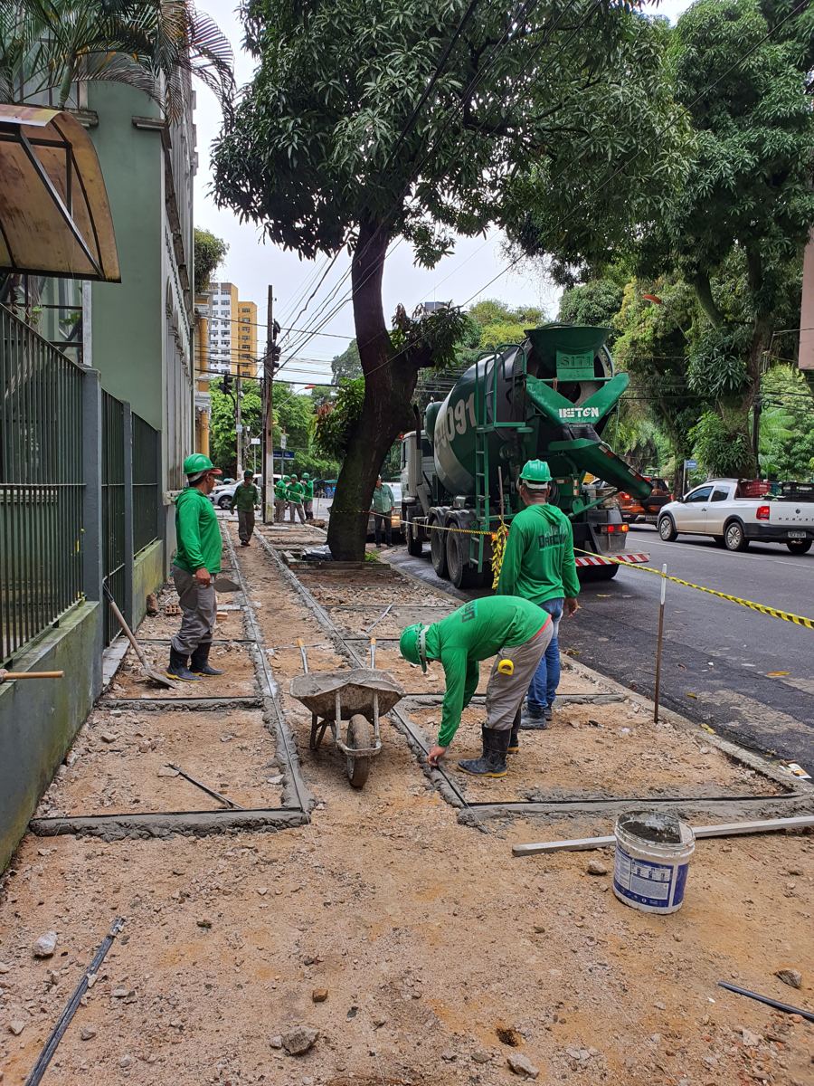Concretagem com caminhão betoneira