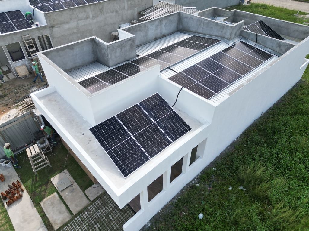 Casa com placas solares no Condomínio Gran Paraíso